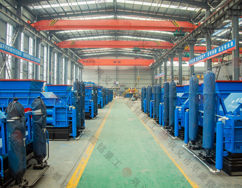 處理建筑廢料用什么設(shè)備？破碎紅磚用雙齒輥破碎機(jī)好嗎？