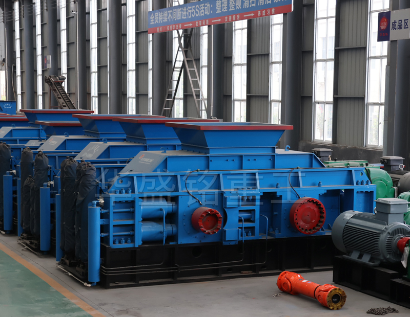 玄武巖對(duì)輥制砂機(jī)多少錢(qián)？與傳統(tǒng)破碎機(jī)區(qū)別？