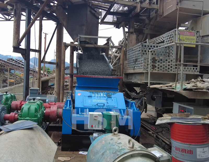 河卵石對輥制砂機多少錢一臺？