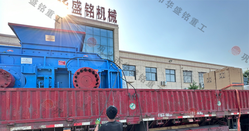 鐵礦石液壓對(duì)輥破碎機(jī)的維護(hù)成本如何？工作原理是什么？