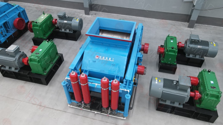 麻古石制砂設(shè)備怎么選？華盛銘對(duì)輥破耐用省電兩不誤